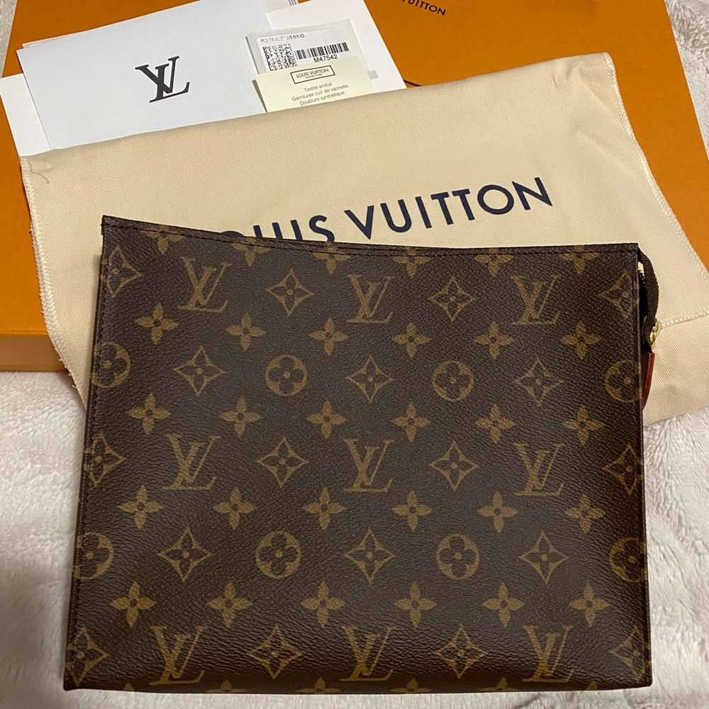❌SOLD❌Louis Vuitton Toiletry 26